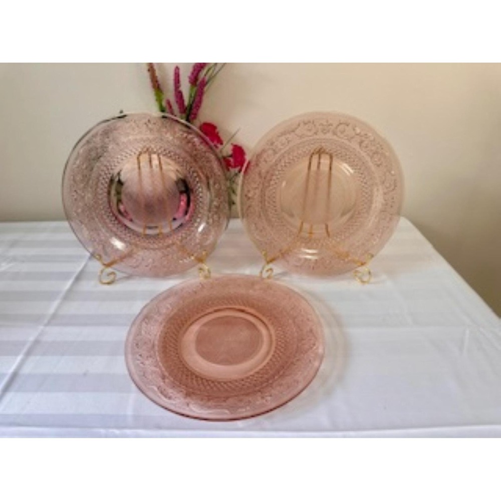 KIG Indonesia Pink Depression Glass Trellis Plates Vintage Fleur de Lis Dinner‎